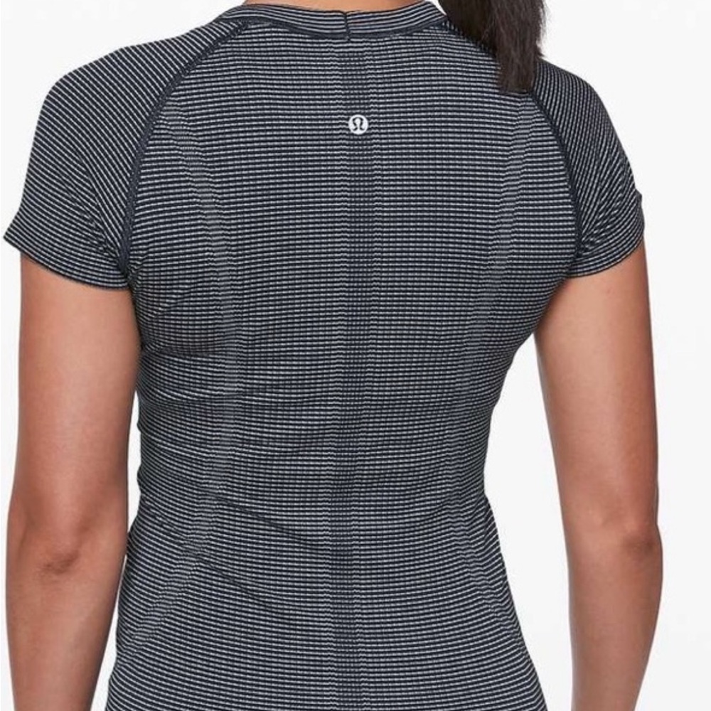 Lululemon Swiftly Tech short sleeve in Blue/White striped size 8